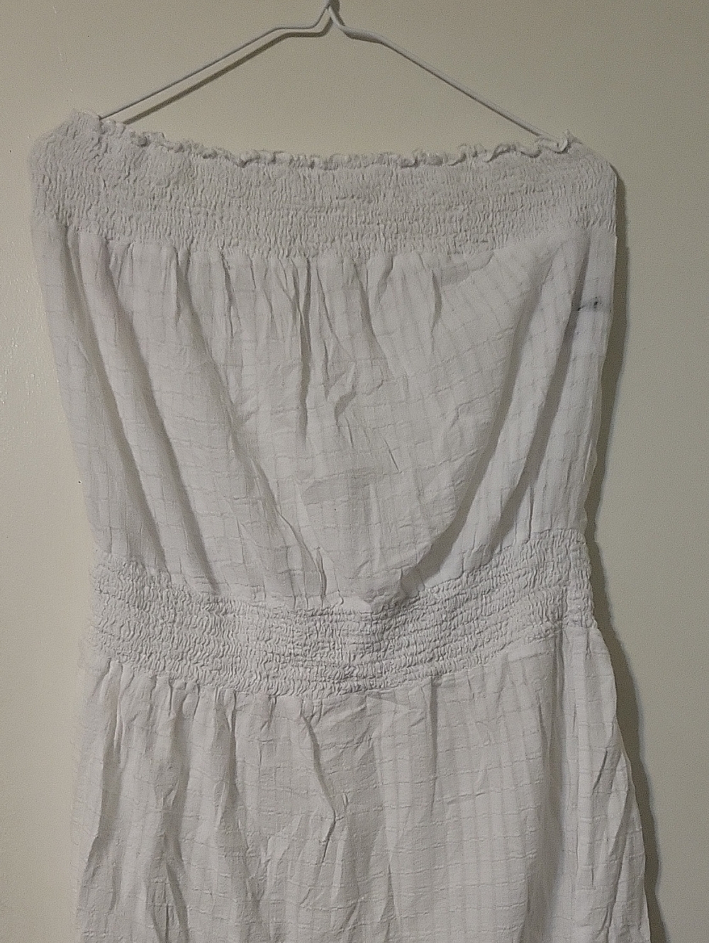 Women’s White Strapless Smocked Waist Dress